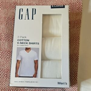 GAP Men's Soft Cotton V-Neck Shirts - 3 Pack White
